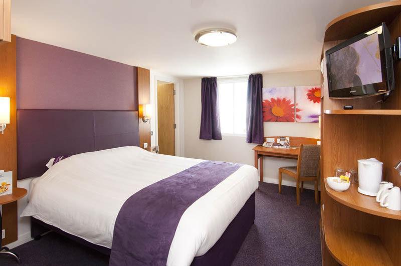 Premier Inn Premier Inn Wellingborough Exterior photo
